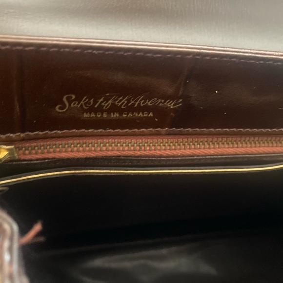 Saks Fifth Avenue Vintage 1960s/70 Brown crocodile embossed leather Handbag. - Picture 4 of 13
